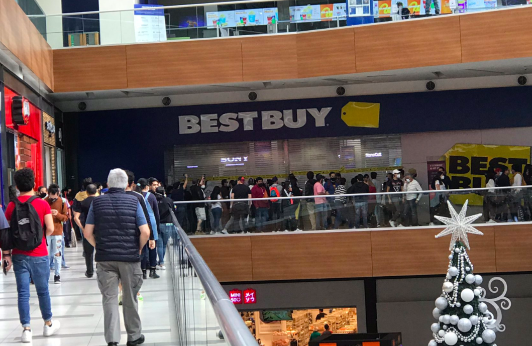 Abarrotan Best Buy por liquidación