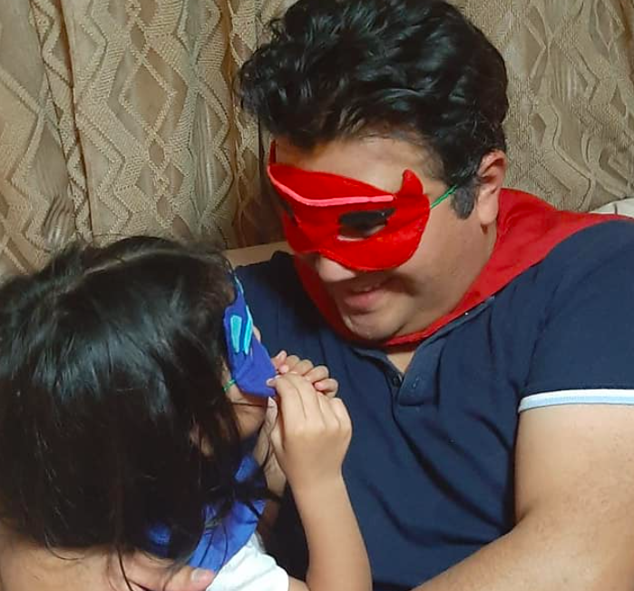 Camillero se contagia de COVID-19 y lo desalojan