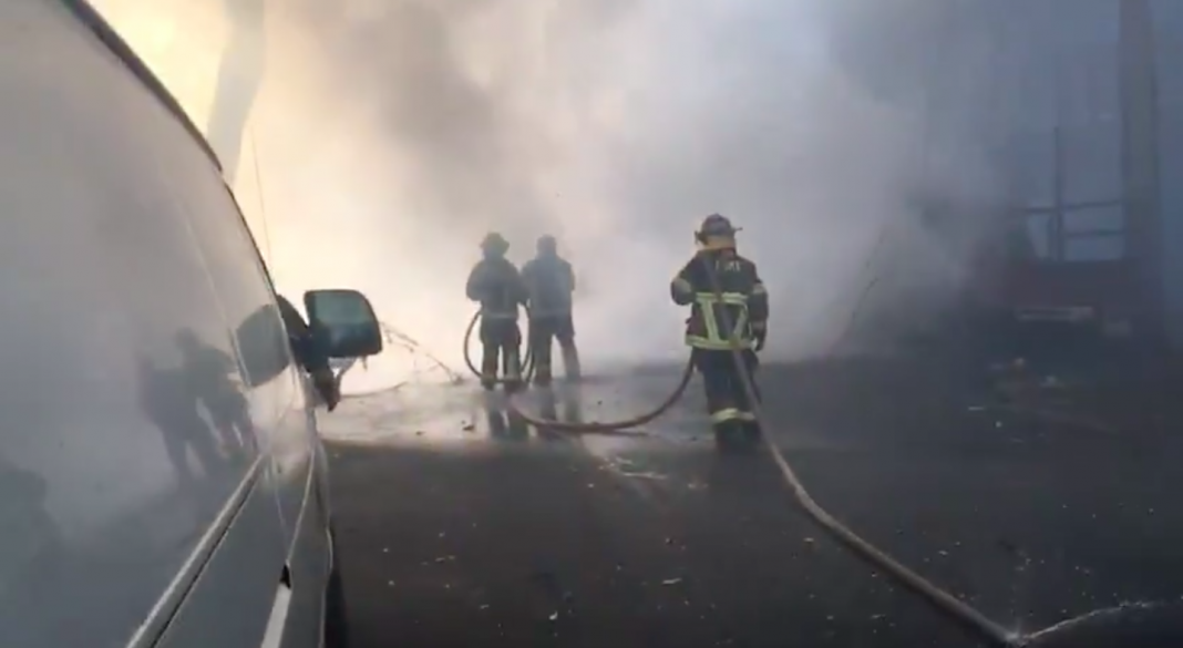 Incendio tras explosión de pipa de gas en Mercado de Jamaica