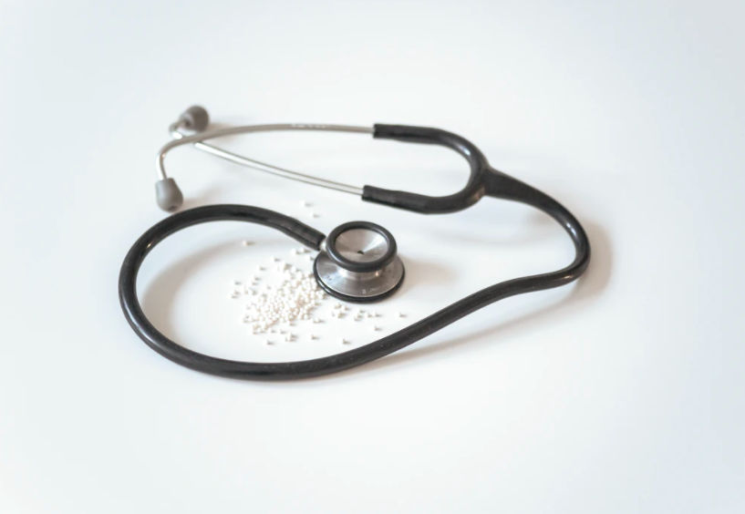 Lo arrestan por hacerse pasar como médico