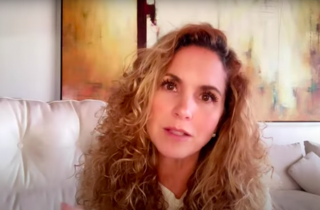 Lucero contagia de COVID-19 a su hija