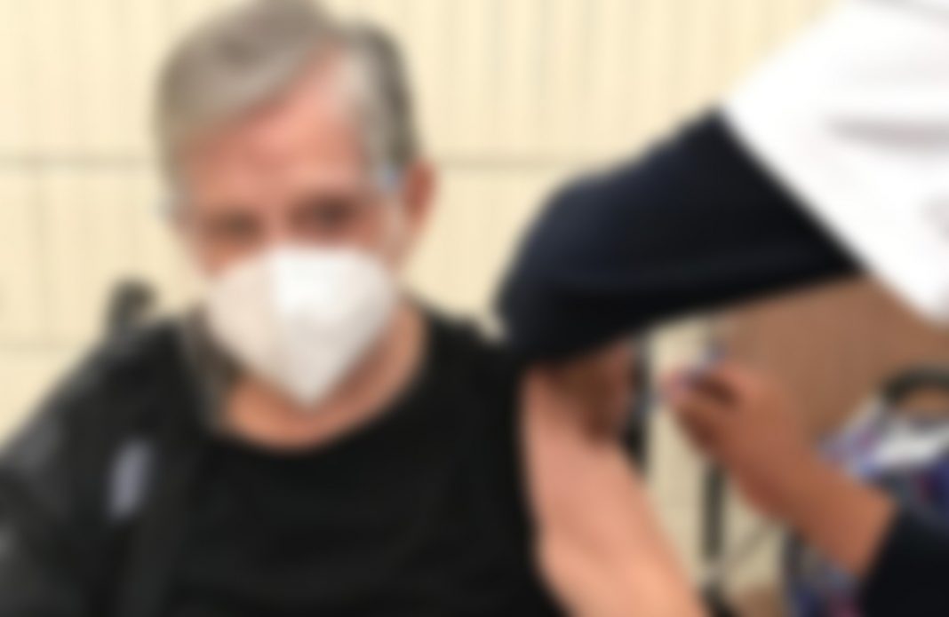 Bonilla recibe primera dosis de vacuna