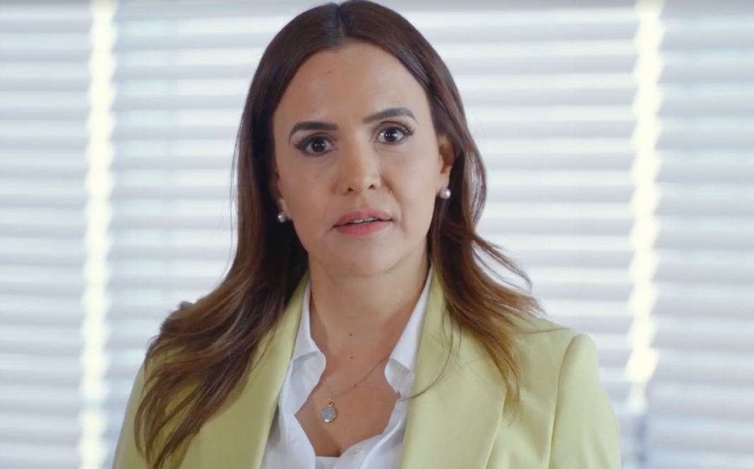 Flores responde a ataques de género en su contra