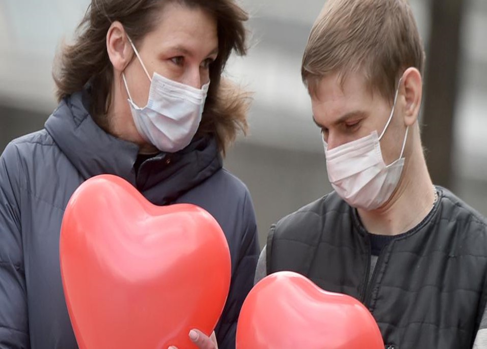 Estar enamorado ayuda a enfrentar la COVID-19