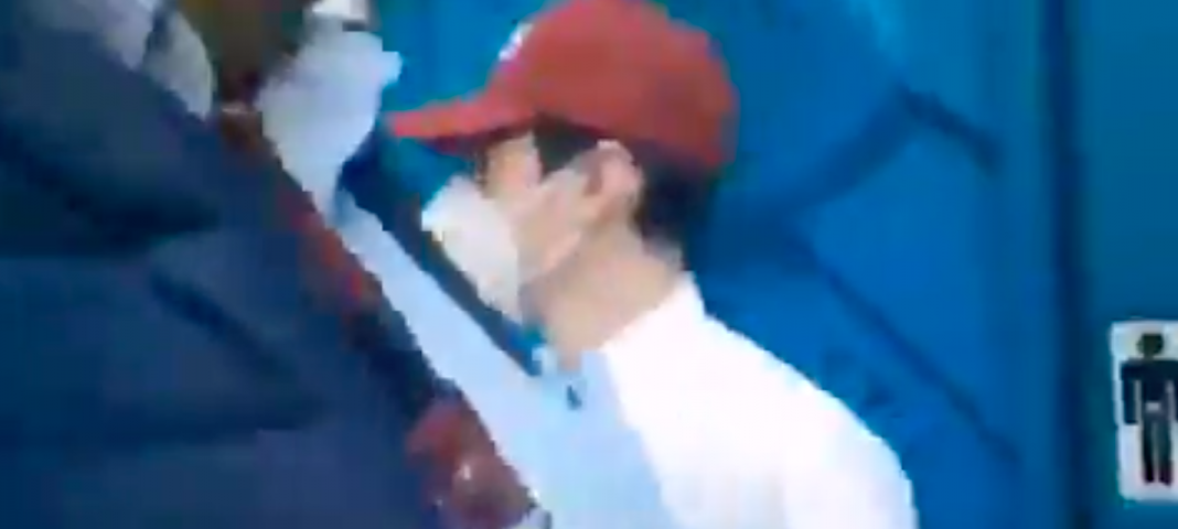 Ante reclamos, Delgado se esconde en letrina