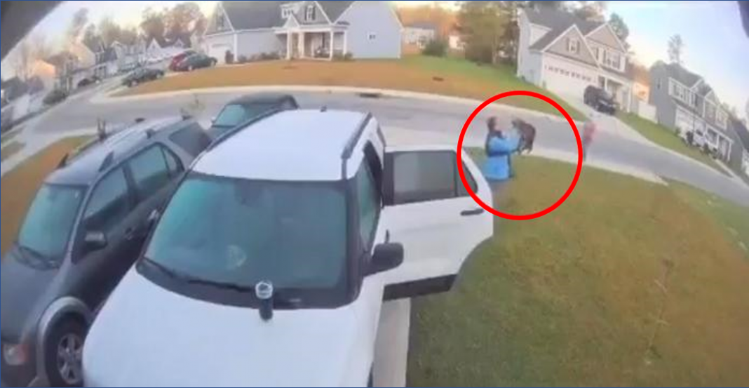 ¡Defiende a su esposa del ataque de un lince!