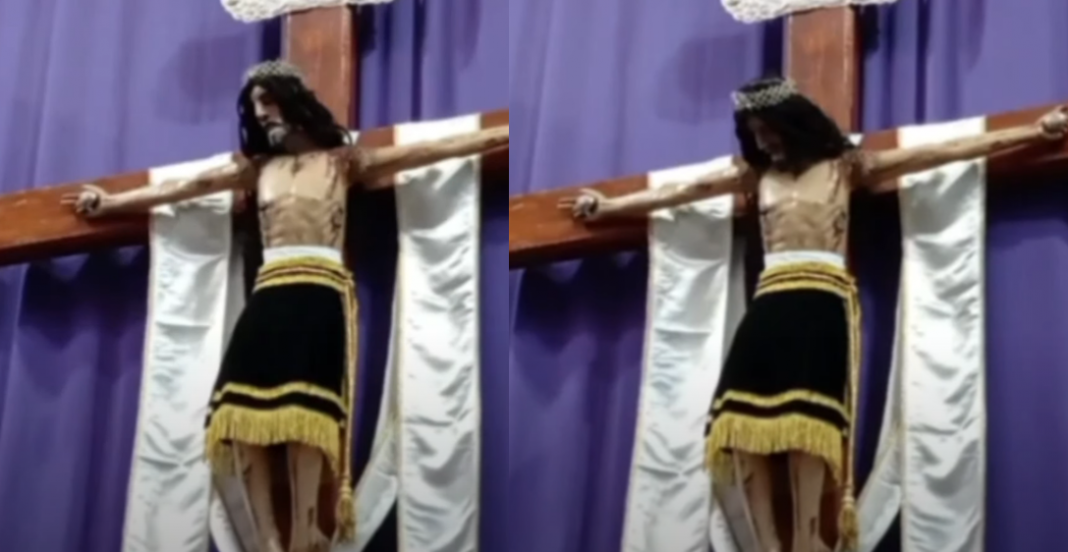 Captan a Cristo que mueve la cabeza