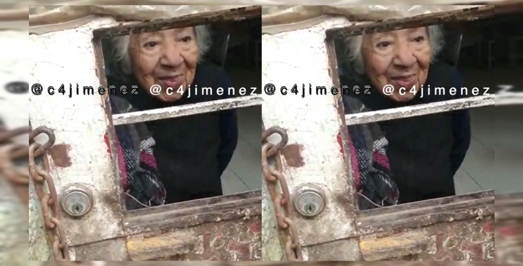 Rescatan a mujer de la tercera edad de cuarto de azotea