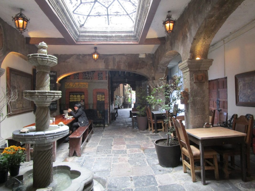 Café Bagdad, lugar tradicional en el barrio de la Merced