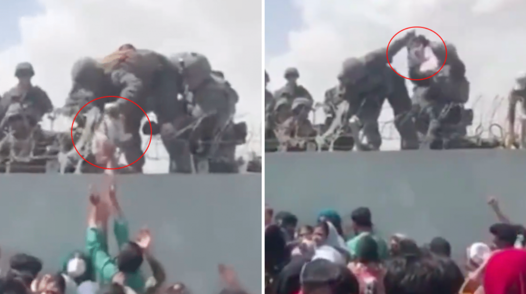 Entrega de menor sobre muro de aeropuerto de Kabul