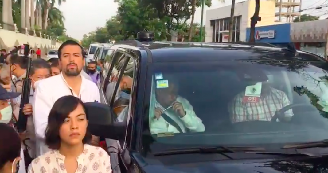 CNTE impide a AMLO llegar a la mañanera