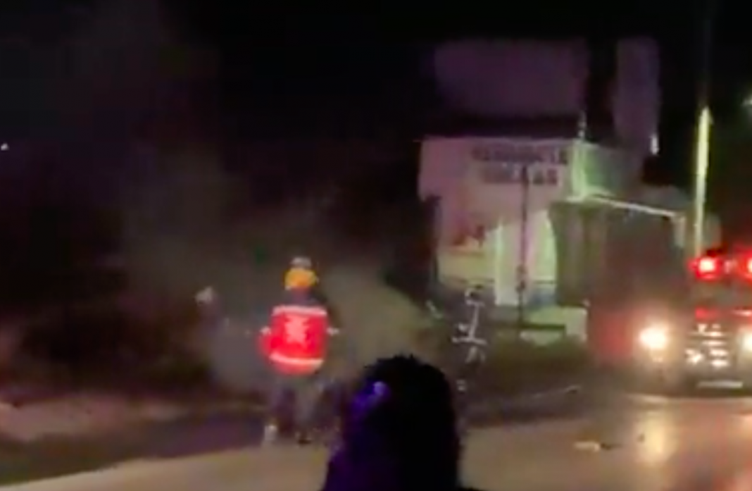 Detonan coches bomba y liberan a 9 reos en Tula