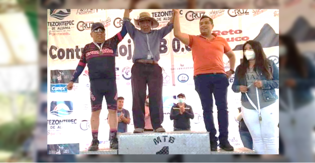 Anselmo, de 86 años, termina carrera en bici de panadero