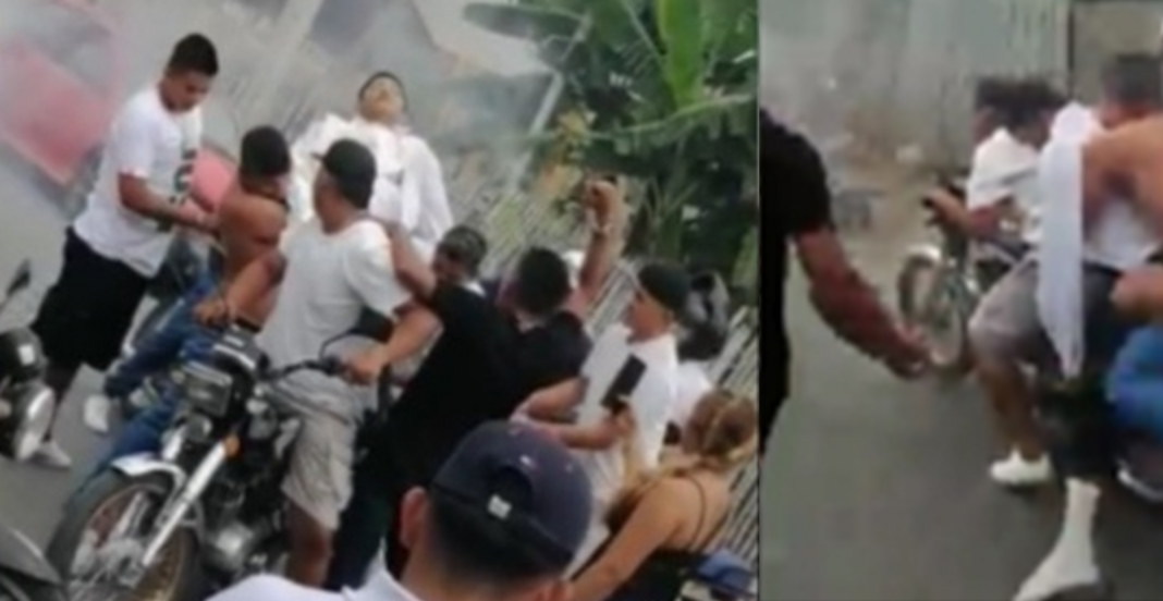 Lo sacan del ataúd para pasearlo en moto