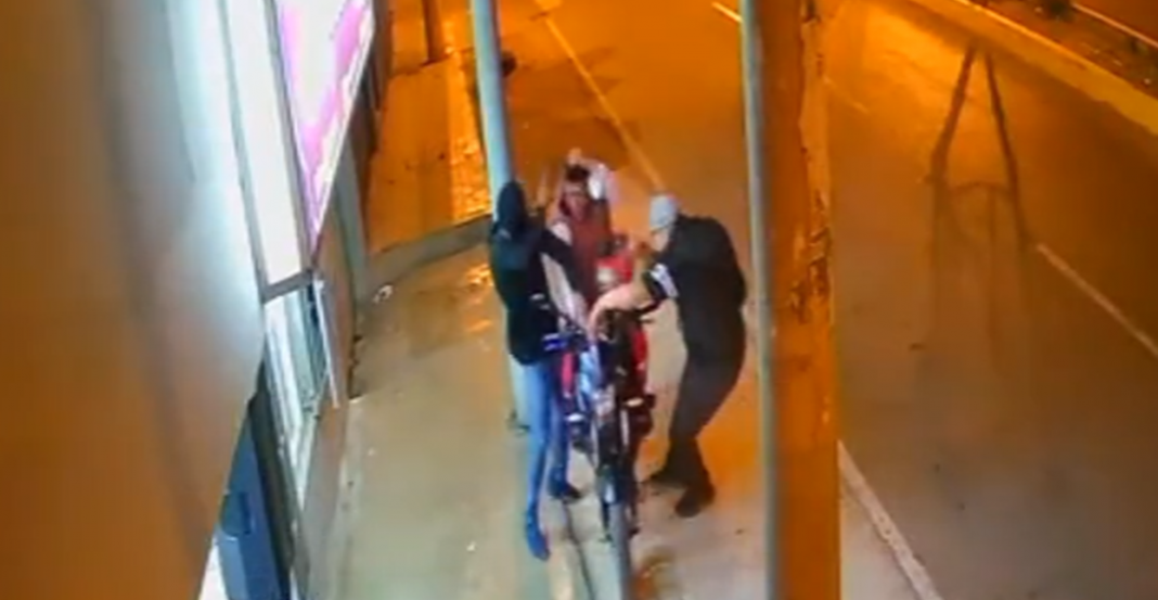 Quería asaltar al repartidor y mató a su cómplice