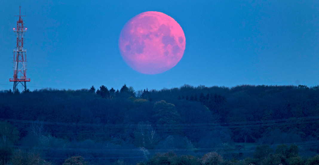 Así se podrá ver la ‘luna rosa’ en México
