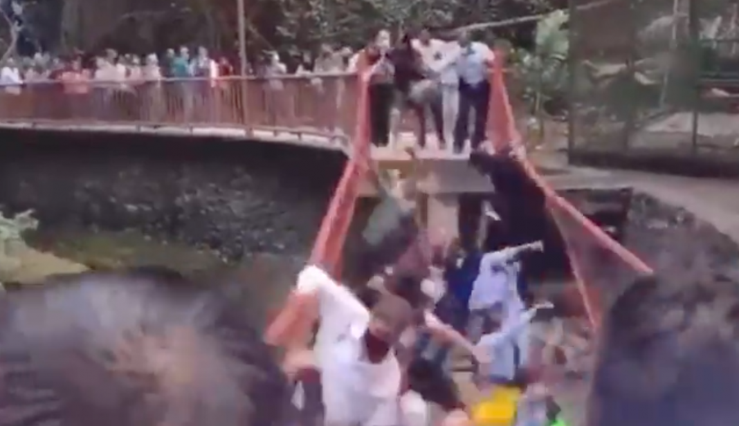 Cae puente colgante en Cuernavaca, durante su reinauguración