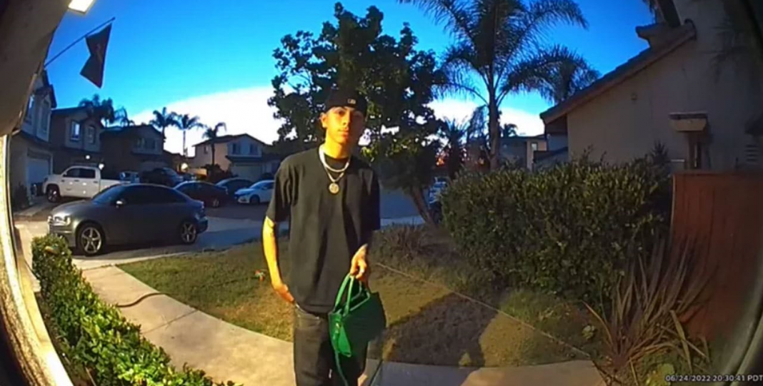 Entrega bolsa perdida y lo recompensan con más de 270 mil pesos