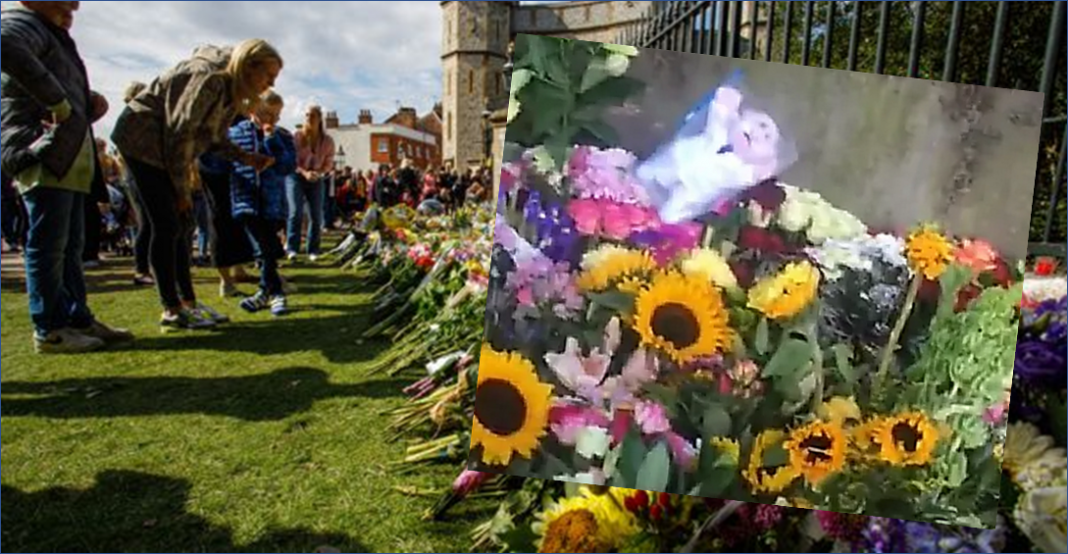 Aparece un Dr. Simi de peluche en ofrenda a Isabel II