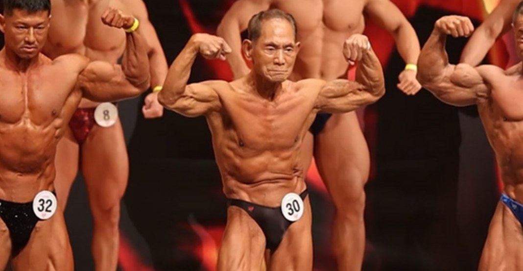 Abuelo de 86 años rompe récord y compite en fisicoculturismo