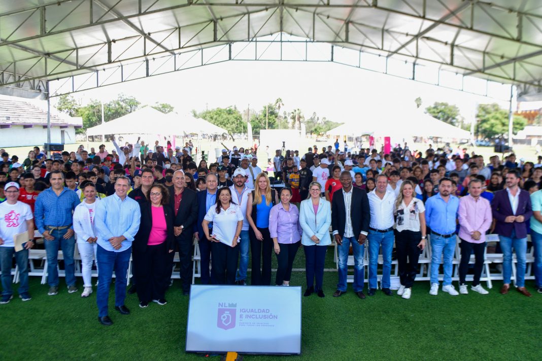 Participan niñas, niños y adolescentes en clínica deportiva mixta de NL