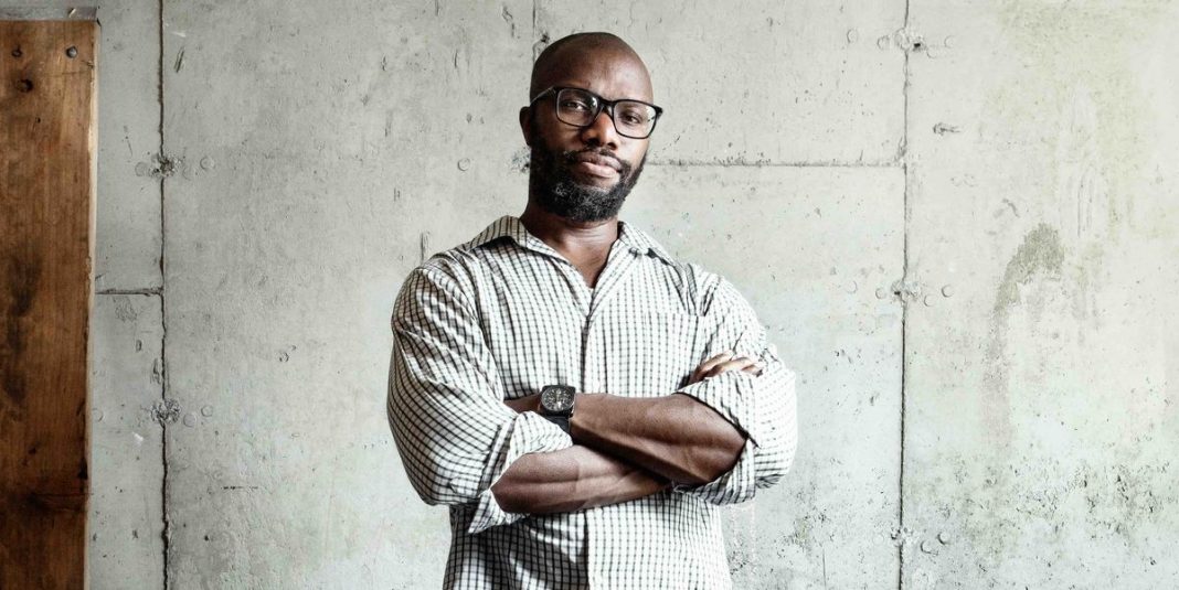 Salva su coche de lujo gracias a una tonelada de arroz