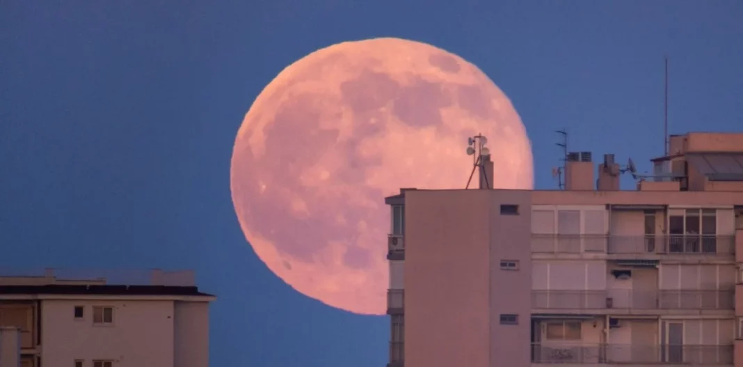La Luna Rosa: el espectáculo astronómico que no te puedes perder