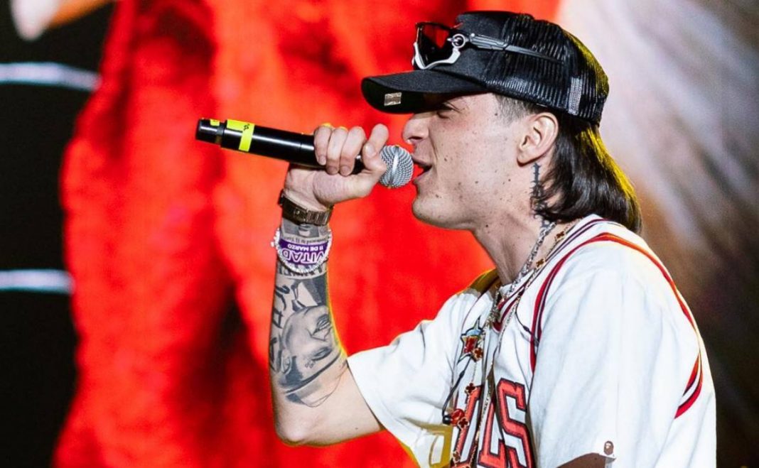 Peso Pluma no reconoce al autor de su éxito «Ella baila sola»