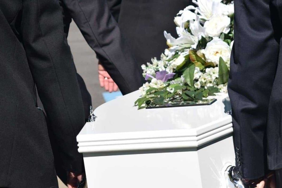 Casera organiza velorio sin avisarle a su inquilina